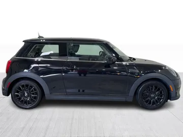 2022 MINI Cooper - image 2
