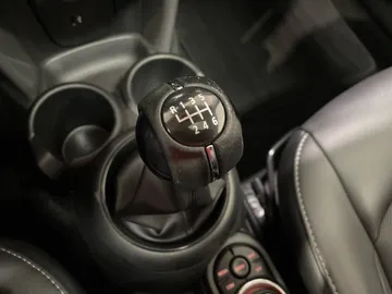 2022 MINI Cooper - image 25