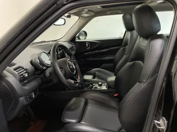 2017 MINI Cooper Clubman - image 3
