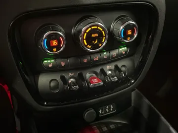 2017 MINI Cooper Clubman - image 19
