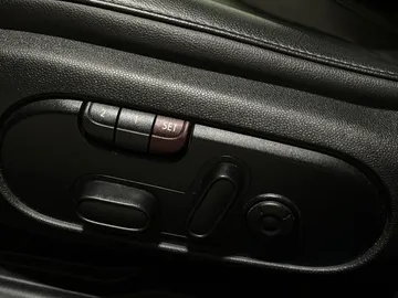 2017 MINI Cooper Clubman - image 18