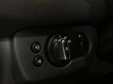 2017 MINI Cooper Clubman - image 24