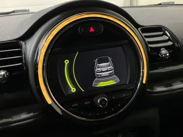 2017 MINI Cooper Clubman - image 25