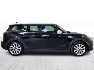 2017 MINI Cooper Clubman - image 2