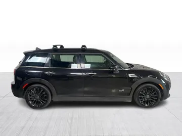 2020 MINI Clubman - image 2