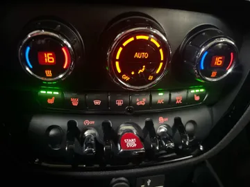 2020 MINI Clubman - image 23