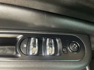 2020 MINI Clubman - image 25