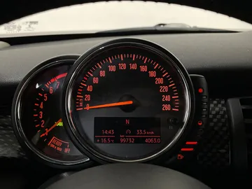 2014 MINI Cooper - image 17