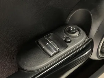 2014 MINI Cooper - image 19