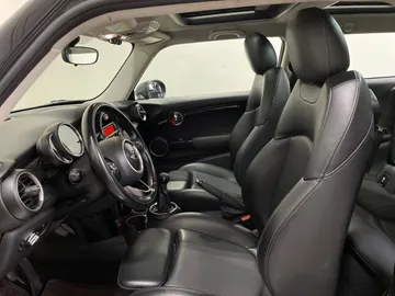 2014 MINI Cooper - image 3
