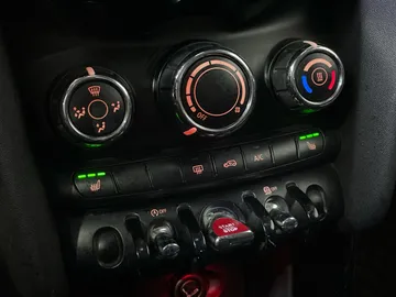 2014 MINI Cooper - image 18
