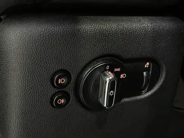 2014 MINI Cooper - image 24