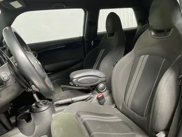 2017 MINI Cooper Hardtop - image 3