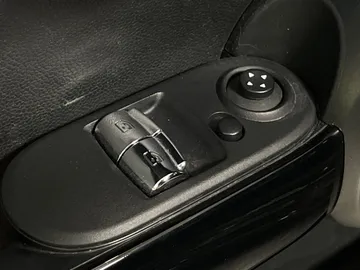 2017 MINI Cooper Hardtop - image 20