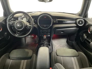 2017 MINI Cooper Hardtop - image 4
