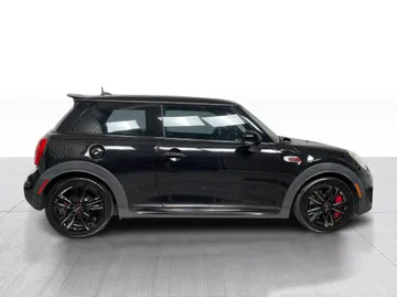 2017 MINI Cooper Hardtop - image 2