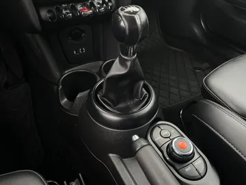 2018 MINI 3 Door - image 23
