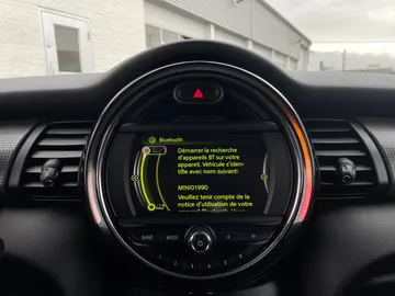 2018 MINI 3 Door - image 21