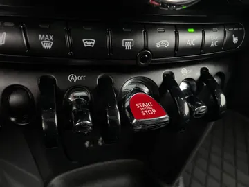 2018 MINI 3 Door - image 19