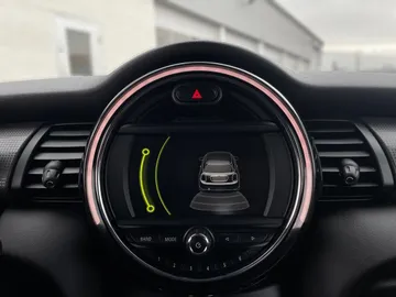 2018 MINI 3 Door - image 17