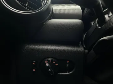 2018 MINI 3 Door - image 24
