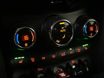 2016 MINI Cooper Hardtop - image 18