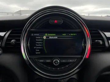 2018 MINI Cooper - image 22