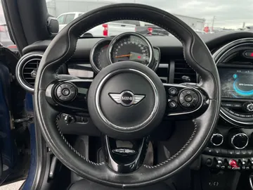 2018 MINI Cooper - image 17