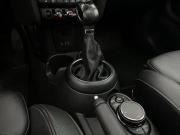 2018 MINI Cooper - image 24