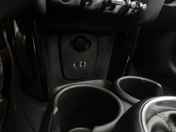 2018 MINI Cooper - image 23