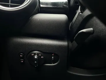 2018 MINI Cooper - image 25