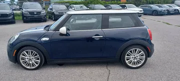 2018 MINI Cooper - image 4