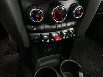 2018 MINI Cooper - image 19