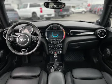 2018 MINI Cooper - image 4
