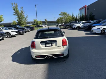 2017 MINI Cooper - image 6