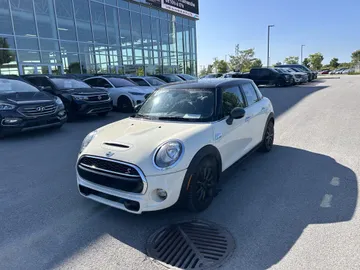 2017 MINI Cooper - image 3