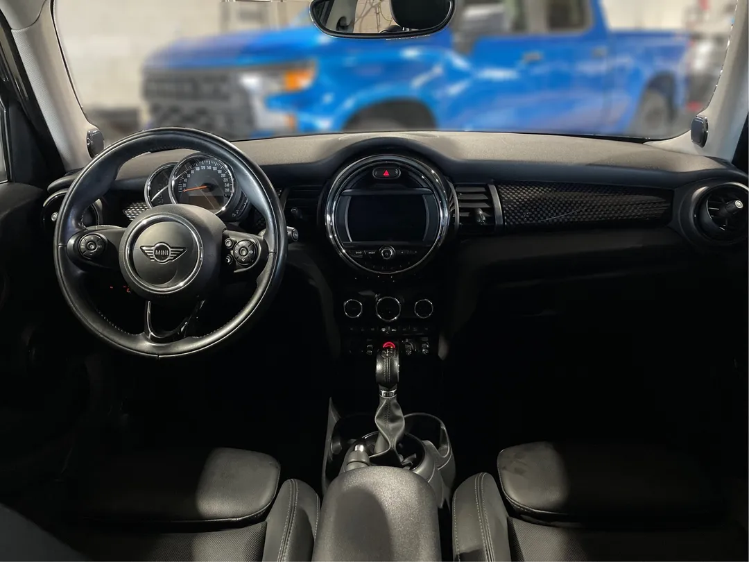 2019 MINI 5 Door — photo 4