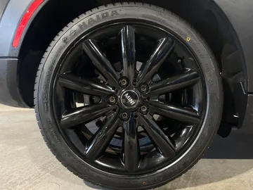2019 MINI 5 Door - image 7