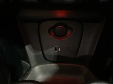 2019 MINI 5 Door - image 22