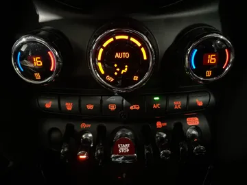 2019 MINI 5 Door - image 19