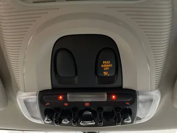 2019 MINI 5 Door - image 26