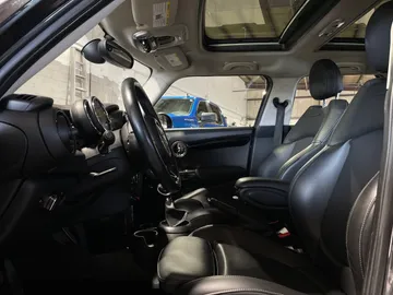 2019 MINI 5 Door - image 3