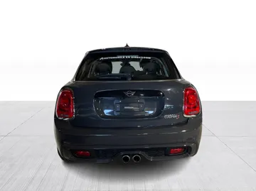 2019 MINI 5 Door - image 12