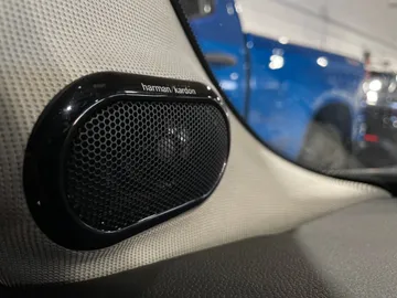 2019 MINI 5 Door - image 20