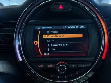2019 MINI 5 Door - image 24