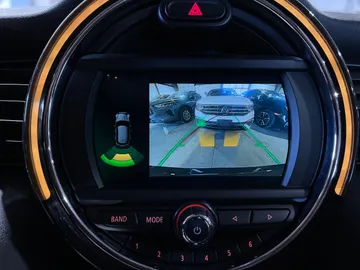 2019 MINI 5 Door - image 18
