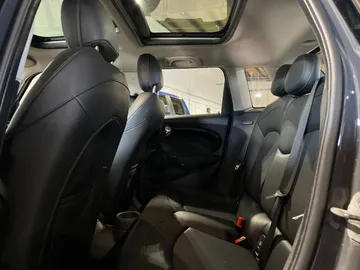 2019 MINI 5 Door - image 15