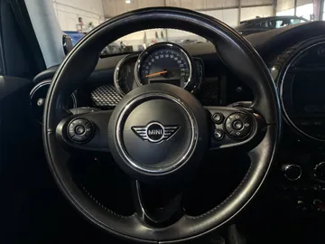 2019 MINI 5 Door - image 17