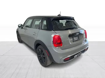 2018 MINI 5 Door - image 11