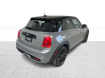 2018 MINI 5 Door - image 14